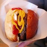 R-S - かぶりつく直前のキングバーガー、パテの迫力が