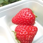 サラダファーム たまご館 - おまけ:いちごの森③ 摘み取り記念の苺♪(紅ほっぺ)