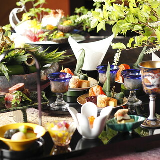 寿司に天ぷら・蕎麦など、旬の素材をふんだんに使用した会席料理