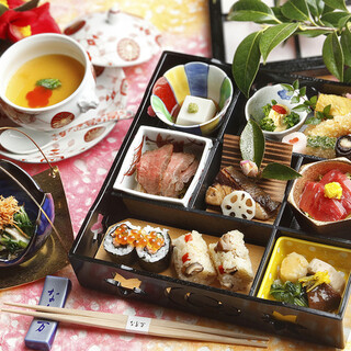 厳選素材の“走り・旬・名残”を堪能できる、月替わり懐石コース