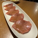 炭火焼肉ホルモン まるは - 
