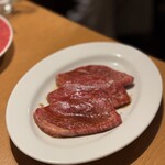 炭火焼肉ホルモン まるは - 