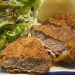 割烹 一の矢 - しっとり系のヒレカツがなかなか美味しかった。これを卵とじにしてミツバ散らしたカツ丼で食べたい(๑╹ω╹๑ )