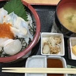 でか盛り海鮮問屋 - 限定ツブ＆ホタテ丼