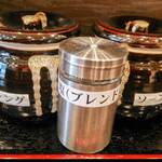 とんかつ小金庵 - 調味料構成も見覚えありますなぁ