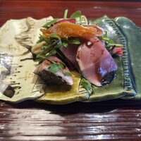 京味 もと井 - メジマグロの炙りサラダ仕立てバルサミコソース