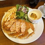 カフェ マチルダ - スモークチキン＆チーズフォンデュパンケーキ