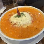 はらっぱ - 赤唐辛子とにんにくのトマトクリーム　生麺大盛り