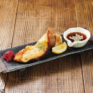 海鮮、お肉、野菜をたっぷりと。囲炉裏を使った炭火の炉端料理。