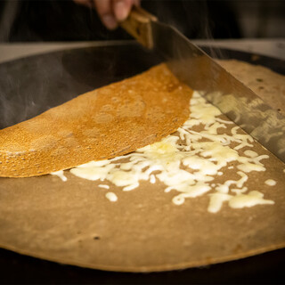 フランス・ブルターニュ地方の伝統的な郷土料理「ガレット」