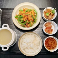 湘南飯店 - 湘南一碗香(豚肉と目玉焼きの唐辛子炒め)(2,000)
