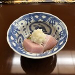 片折 - 氷見の寒鰤お造り、辛味大根と芹