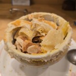 カジュアルフレンチBar 7FUKU - あっ、アワビもマッシュルームも見えない。この周りの縁のパイを手掴みで崩したなほちゃん。