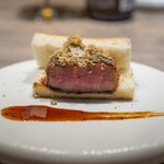 USHIGORO S. - シャトーブリアンカツサンド　トリュフ添え