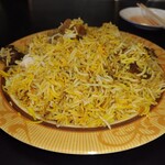 パーク ラホーリー レストラン - マトンビリヤニ　　　先日のエリックサウスに比べても倍　約８００グラムから９００グラムはあるのではないか　マトンも骨離れもよく、味わい深いです