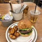 281898975 - アボカド和牛バーガー～手割ポテトとジンジャーエールを添えて