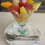 銀座千疋屋 - 季節のフルーツポンチを食べました