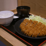 とんかつまるや - 料理写真:特ロースかつ定食@税込1,100円→1,000円:期間限定値下げ