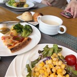 MIDO RESTAURANT PIC NIKA - 