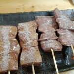 もつ焼でん - タン、レバー
