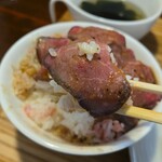 キッチン ブルー グローブ - わさびを乗せての