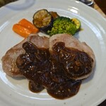 キッチン ブルー グローブ - 三元豚ヒレ肉ソテーのアップ