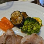 キッチン ブルー グローブ - 備え付け野菜のアップ