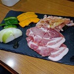 焼肉食堂 リキ太郎 - 豚ロース、せせり、野菜 