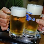 先ずは生ビールで　(〃￣￣￣∇)／Ｕ☆Ｕ＼(∇￣￣￣　)乾杯♪