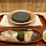 日本料理 かしづき - 石焼き　牡蠣　河豚のカマ　とうとうみ　身皮　椎茸　春菊お浸し　七味焼き