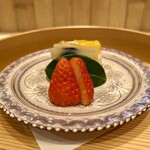 日本料理 かしづき - 苺　せとかのゼリー　白餡、黒豆のゼリー寄せ