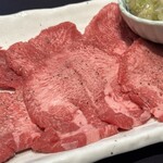 炭火焼肉くらた - ネギ塩タン(\1,180)