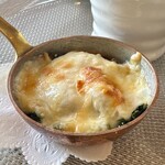 プロヴァンスの日曜日 - ランチ・プチコース(\3,500)　ちぢみほうれん草と牡蠣のグラタン