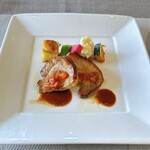 プロヴァンスの日曜日 - ランチ・プチコース(\3,500)　吟醸豚スモークのロースト、赤ワインのソース