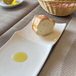 プロヴァンスの日曜日 - ランチ・プチコース(\3,500)　パン