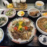 中国料理 頤和園 - 牛バラ、玉ねぎ、タケノコ炒め