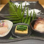 赤坂 鮨葵 - 前菜。左から甘海老塩麹漬け、京壬生菜のお浸しと京揚げの焼き浸し、蛸の柔らか煮