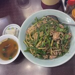 登喜和 - 肉ピーマン炒めがたっぷり、スープもおいしい