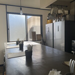 スパイスカレー モクロミ - カウンターの様子