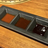 にくはじ - うろ覚えですが、左から順に、トマト、普通、トリュフだったかな？と思います。