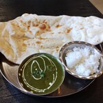 シャゴル - 料理写真:マッシュルームとほうれん草のカレー750円