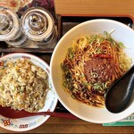 中華食堂 コウチン - 汁なし担々麺¥930内+チャーハンセット¥200内　汁なし担々麺美味い。1辛だが咽せるほどしっかり痺辛。また食べたい。チャーハンはオイリーで味濃いめでガツンとくる。