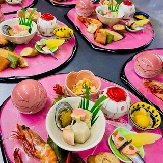 素材を活かした懐石料理をご堪能下さい。