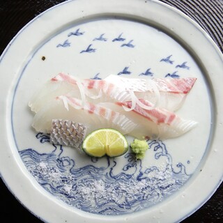 季節感に驚きと新鮮さを加えて、メリハリのきいたコースに