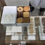 シヅカ洋菓子店 自然菓子研究所 - ショーケース内のビスケット達