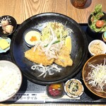 オサカナ喫茶イエローテイル - 名物熟成ぶりかつ御膳　豚汁変更