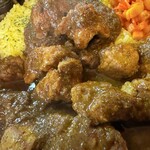 カレーの店 マボロシ - ゴロゴロ入ったポーク