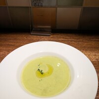 シャンパン食堂 - グリンピースポタージュ
