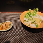 小林カレー店。 - 付合せと本日のサラダ