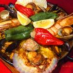 大蝦和扇貝的西班牙海鮮飯